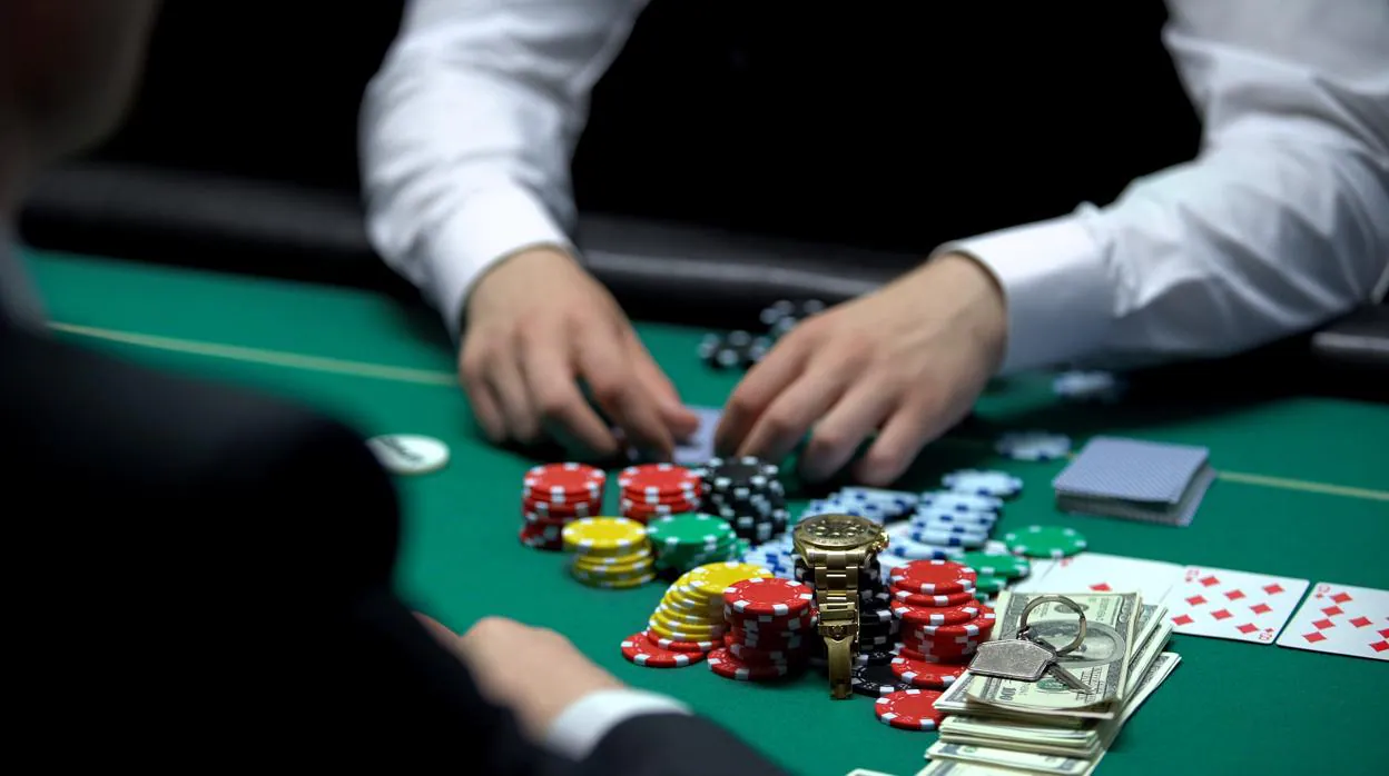 Máy cho phép bạn chơi bài poker của người chơi