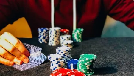 Bật Mí Tâm Lý Học Khi Chơi Bài Poker Bạn Cần Nắm Vứng - gocgiaitri.edu.vn