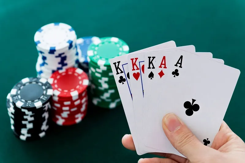 Luật chơi Poker 2025: Những luật chơi bạn phải biết | Hoiana Resort & Golf