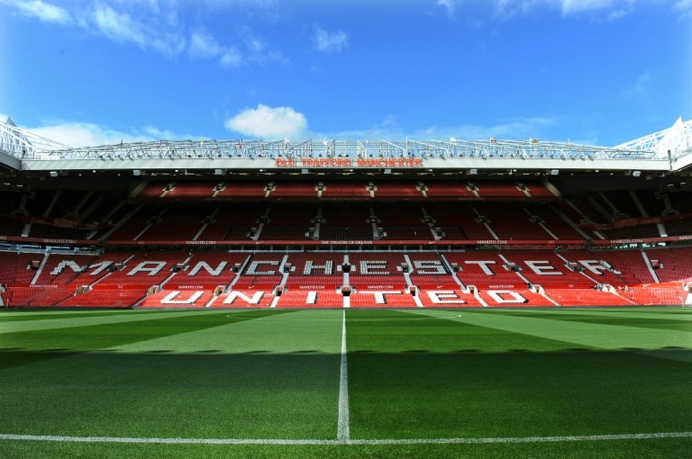 Có thể nợ nần rất nhiều nhưng Man United vẫn quyết xây Old Trafford mới