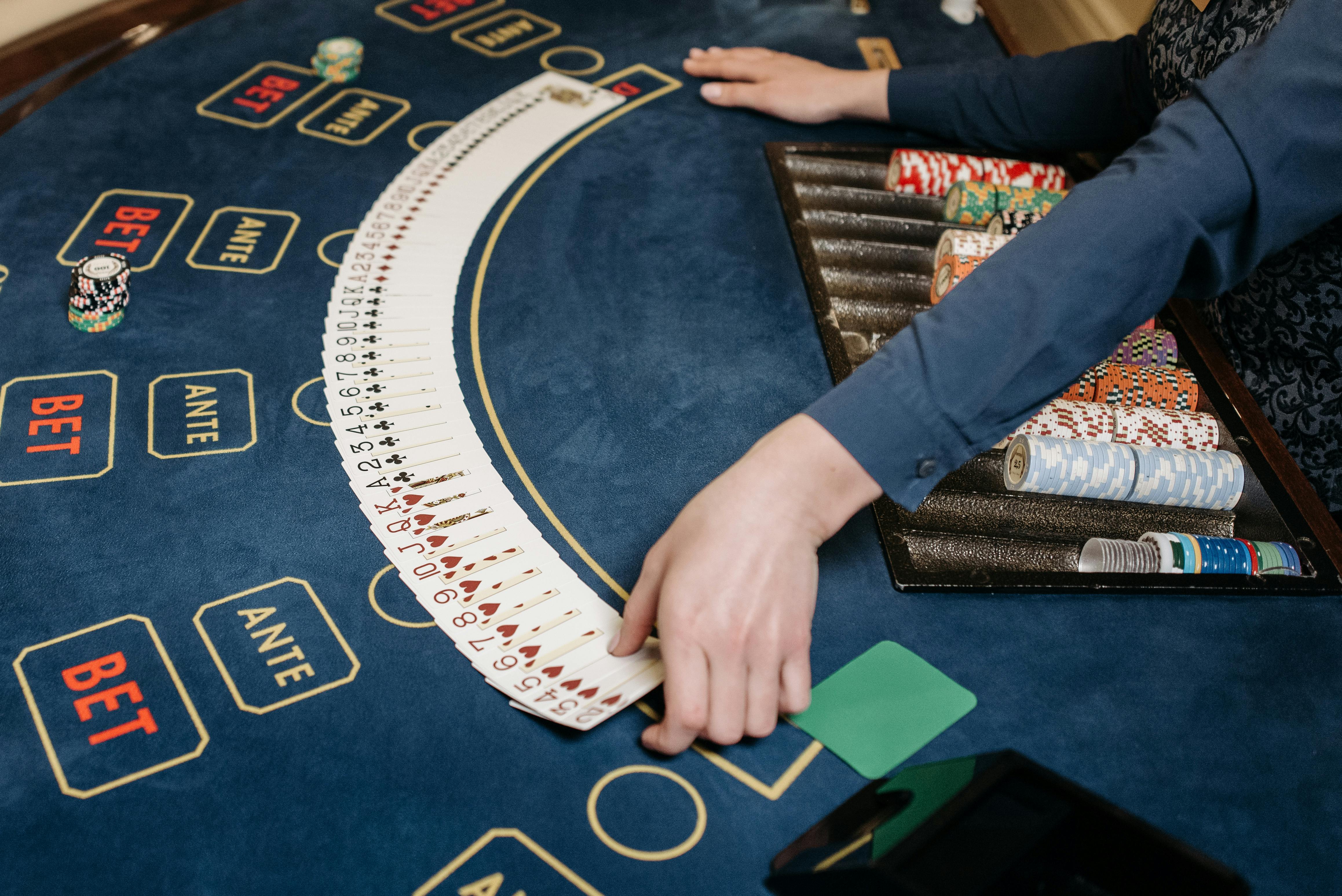 Cách chơi bài Hà Nội: Nghệ thuật chơi bài Poker độc đáo - Thế giới Yiddish của Michael Weeks
