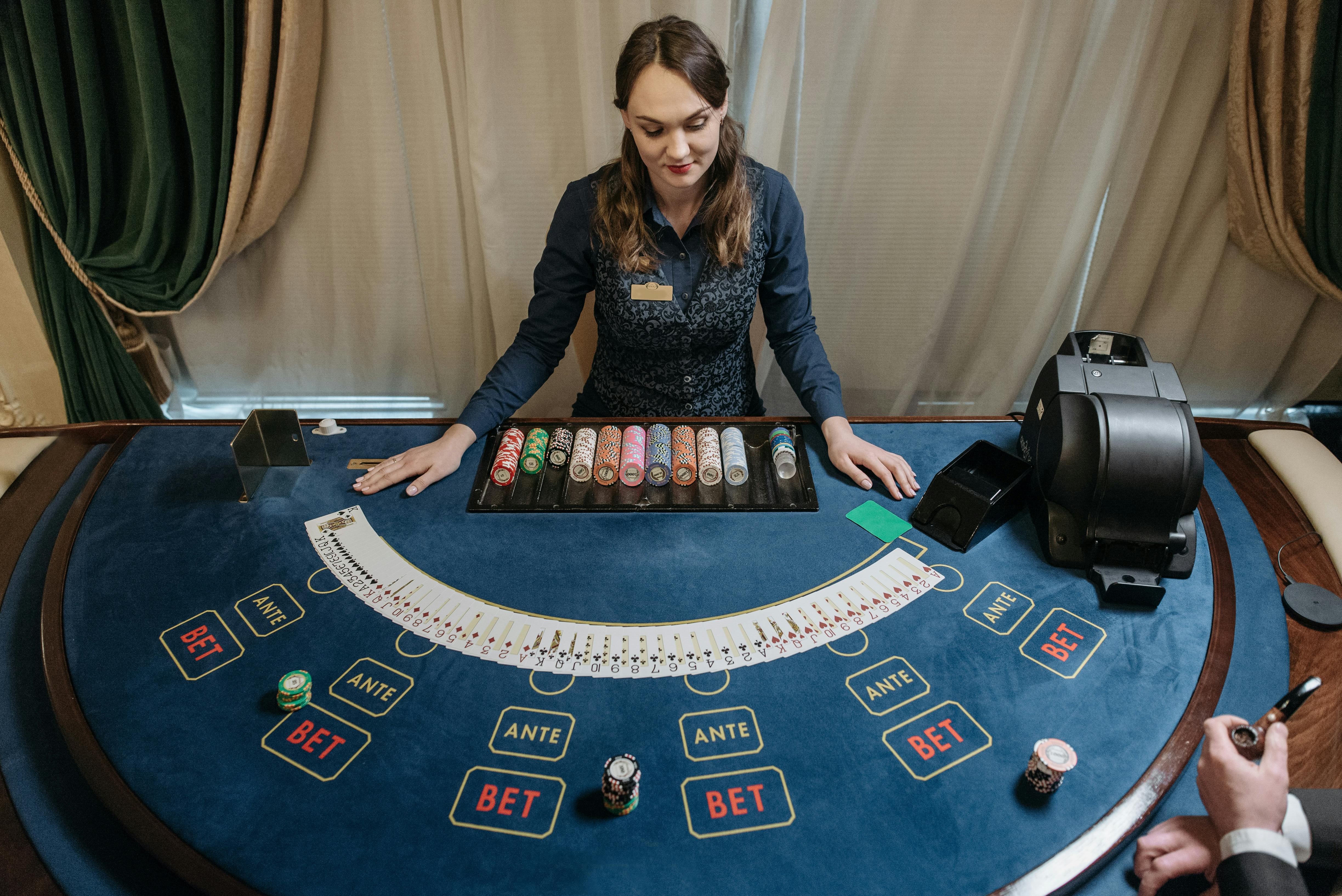 Cách chơi bài Hà Nội: Nghệ thuật chơi bài Poker độc đáo - Thế giới Yiddish của Michael Weeks