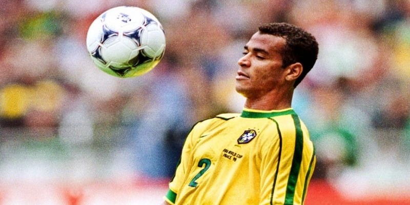 Cafu, Huyền thoại bóng đá – Cầu thủ bóng đá vĩ đại nhất