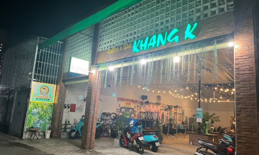 Quán cà phê võng rộng rãi Sài Gòn